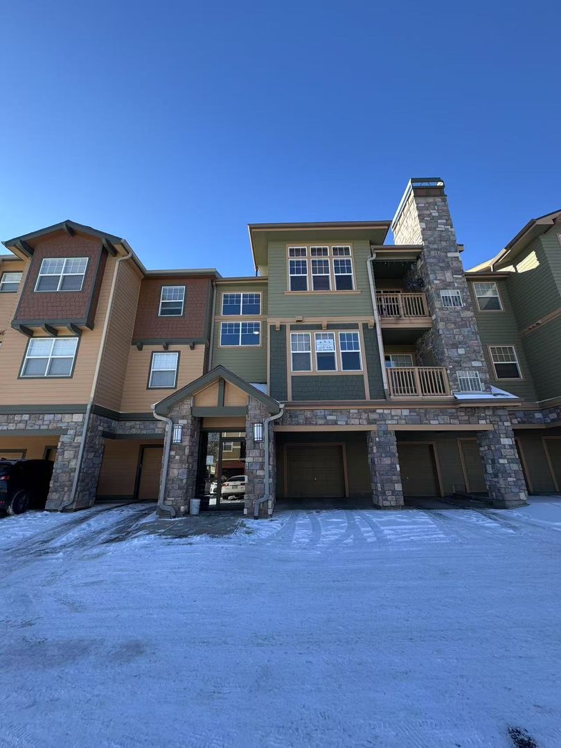 Englewood House: 15460 Canyon Gulch Ln #208