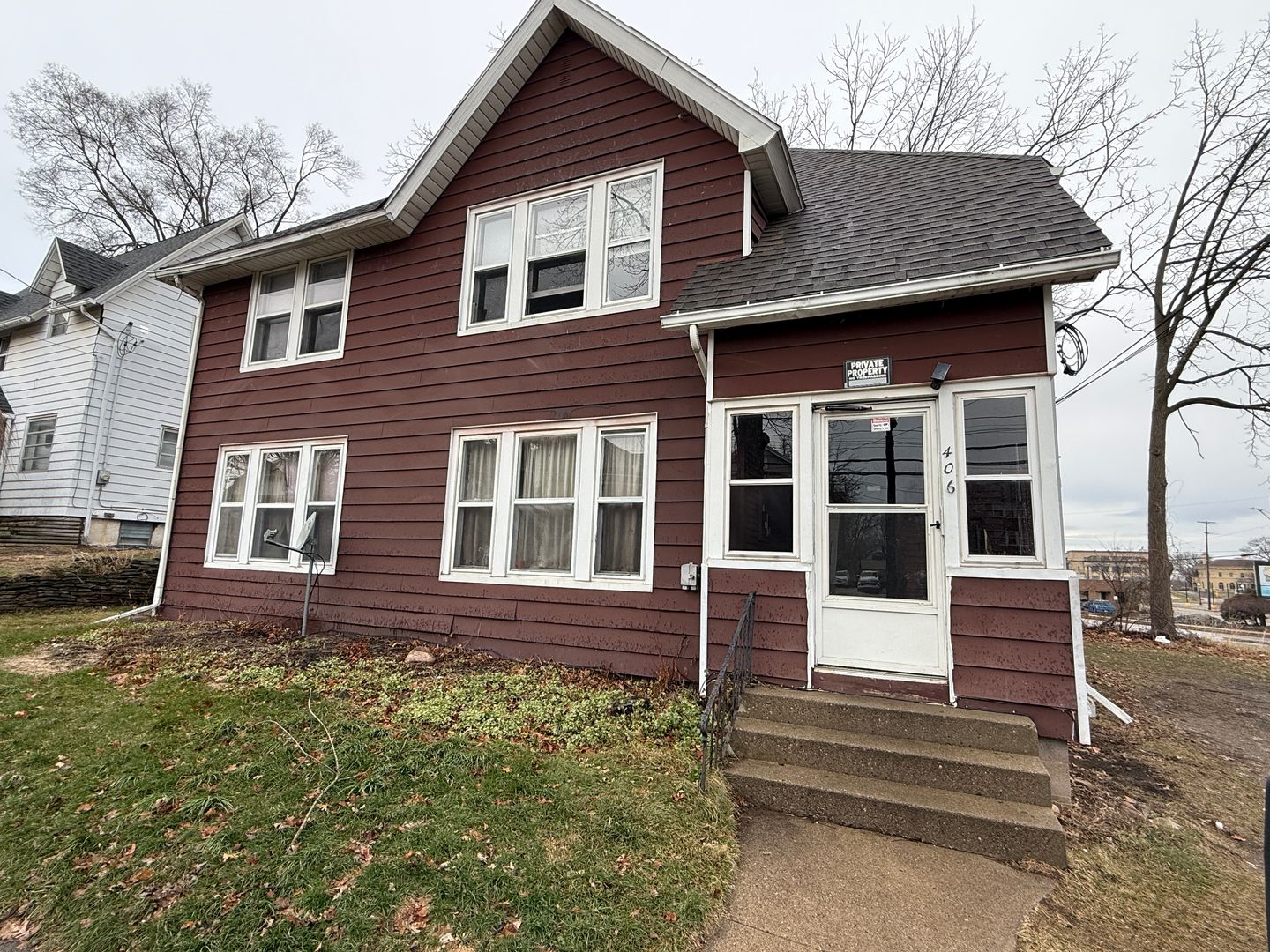 Jackson Apartment: 406 W Washington Ave