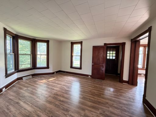 Listing photo thumbnail