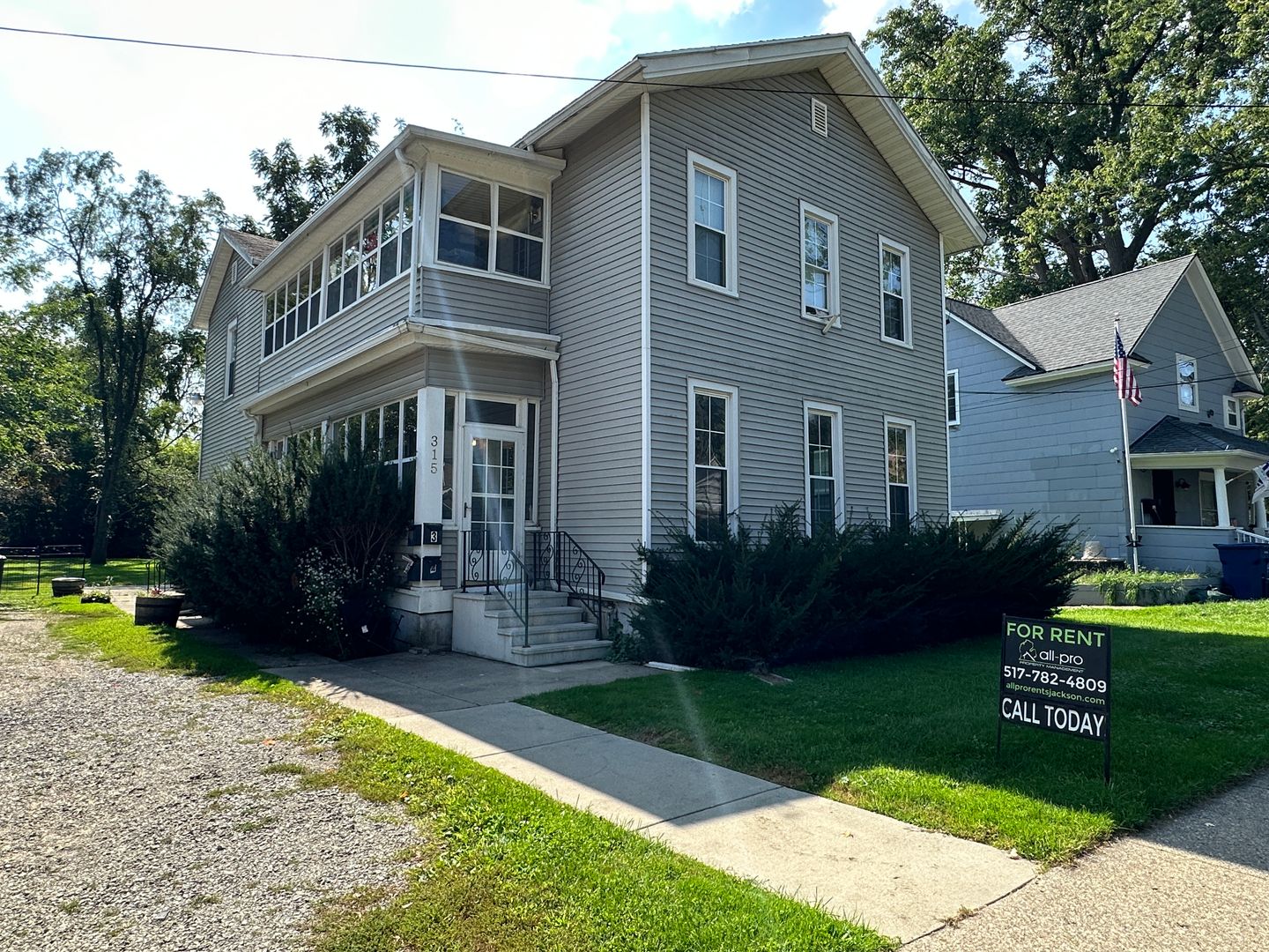 Jackson Apartment: 315 W Trail St