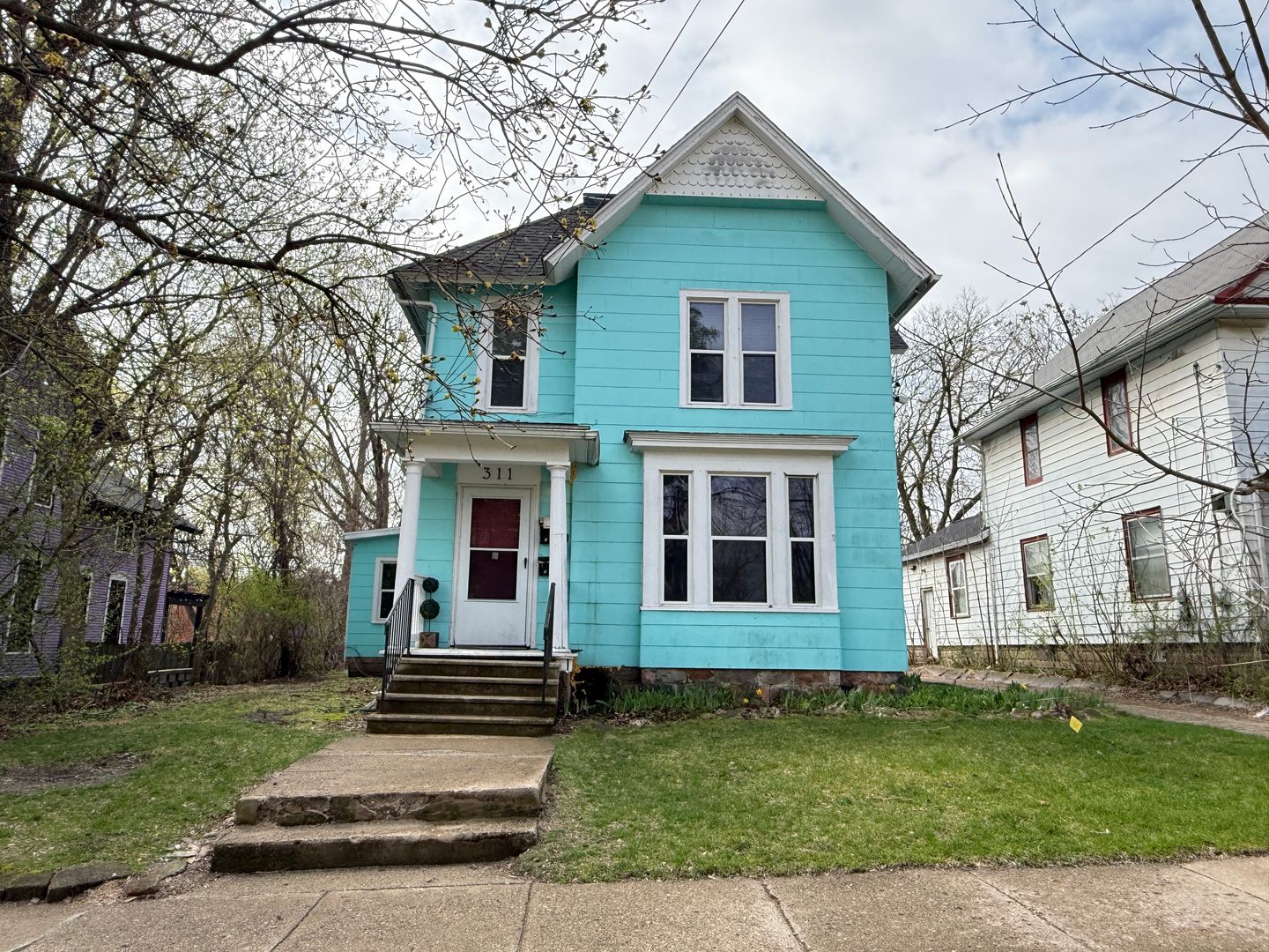 Jackson Apartment: 311 W Mason St