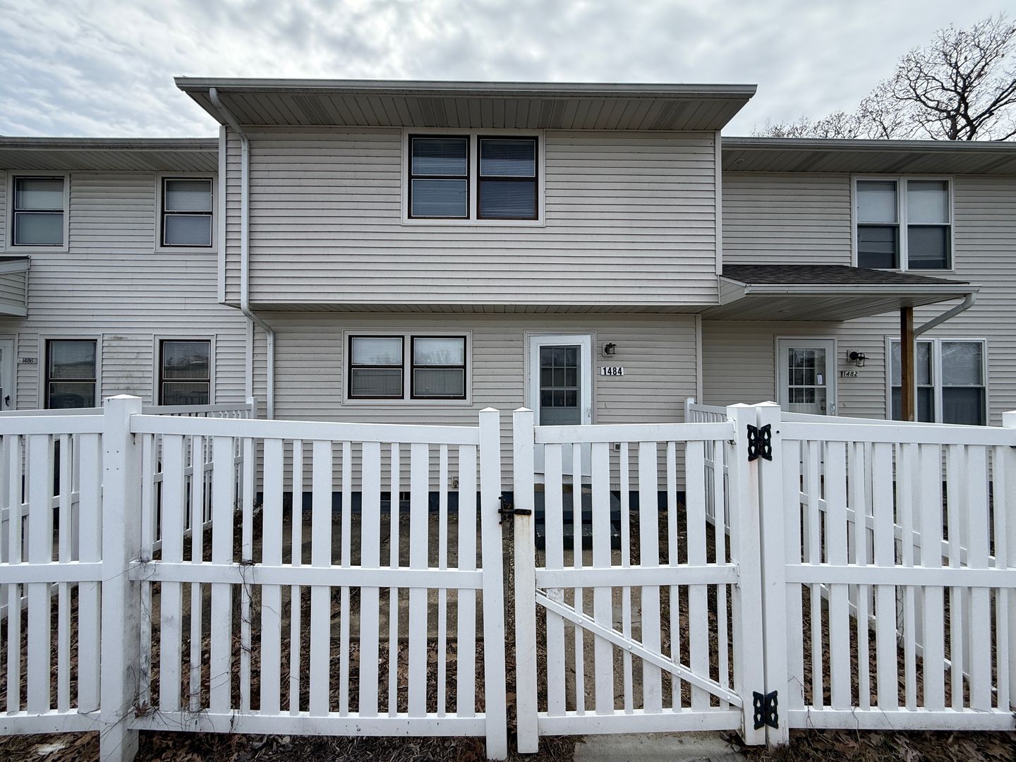 Jackson Apartment: 1482-1488 Longfellow Ave