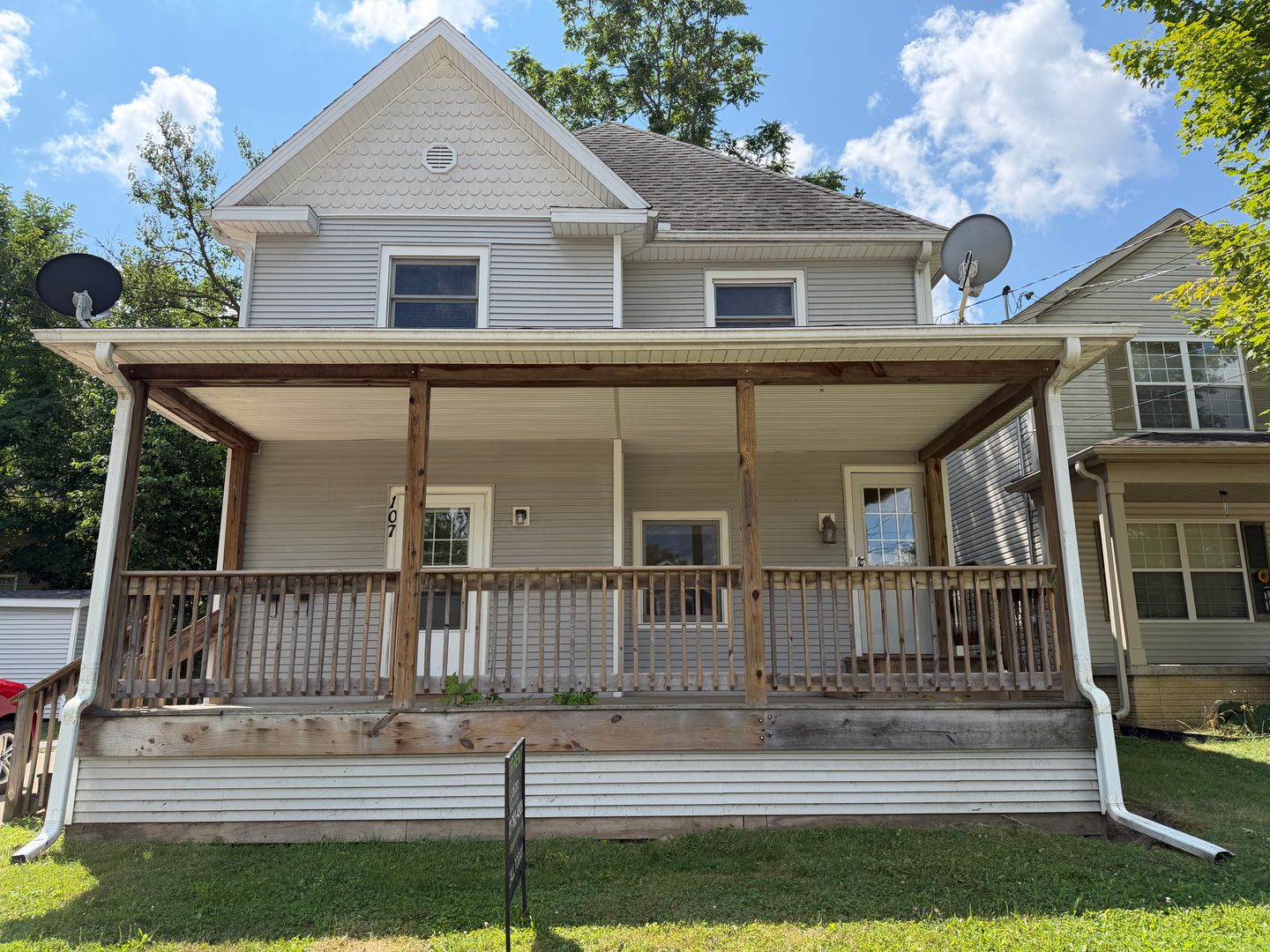 Jackson Apartment: 107 W Wilkins St