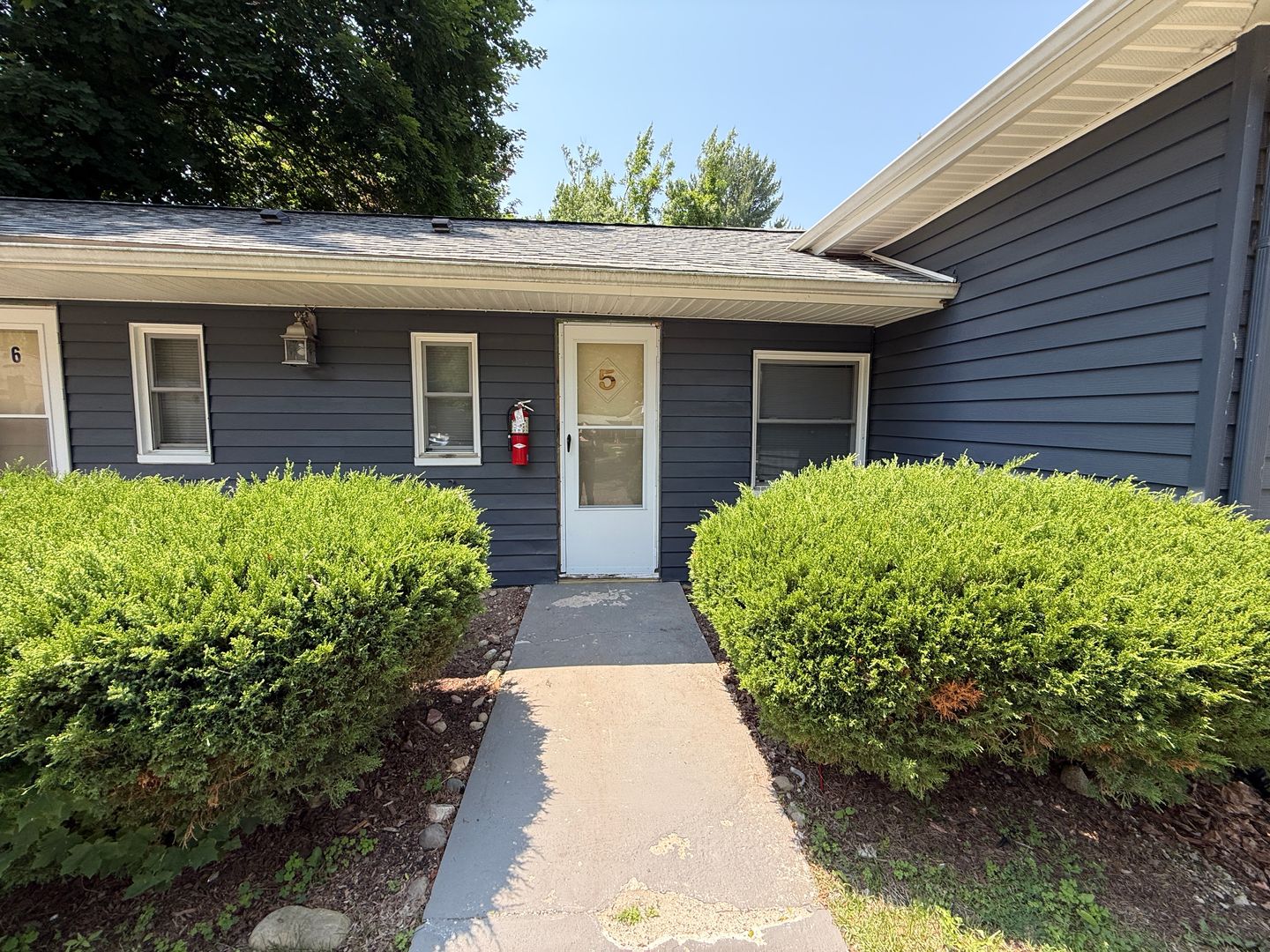 Jackson Apartment: 7657 Ann Arbor Rd