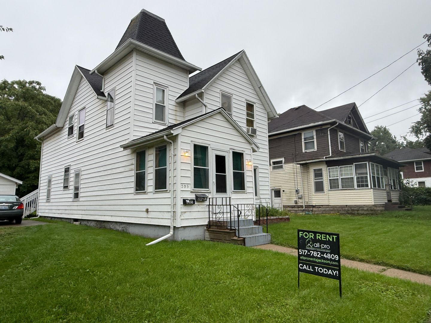 Jackson Apartment: 205 S Pleasant St