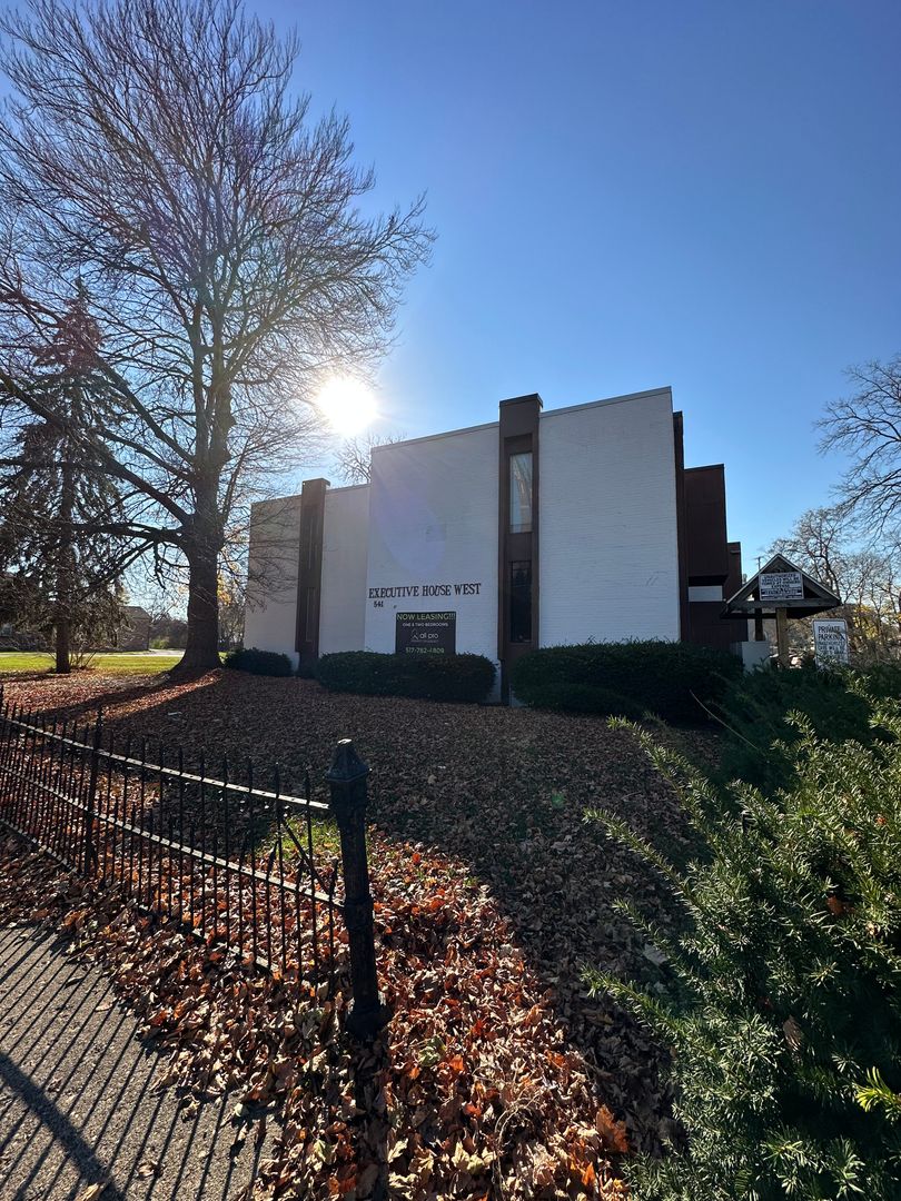 Jackson Apartment: 541 Wildwood Ave