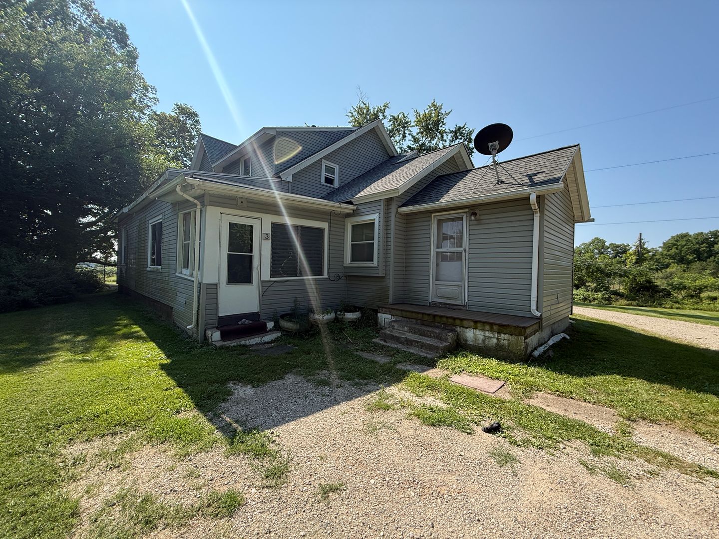 Jackson Apartment: 2120 Lansing Ave