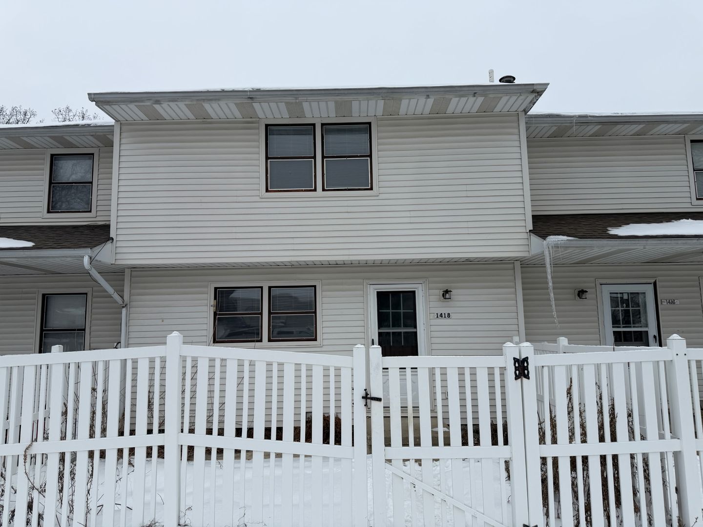 Jackson Apartment: 1416-1422 Longfellow Ave