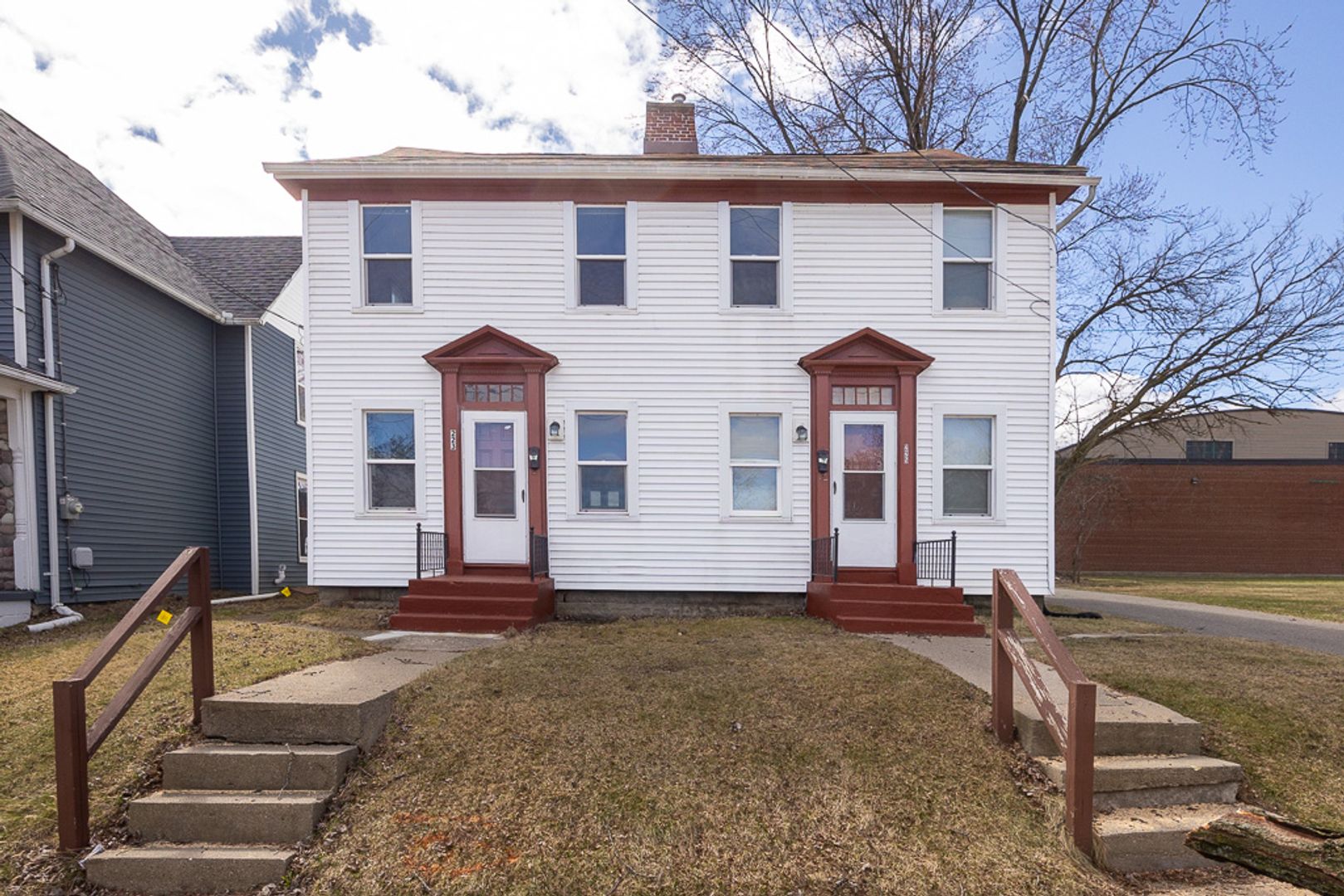 Jackson Apartment: 223-225 W Trail St