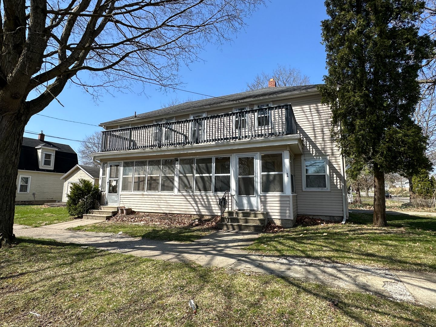 Jackson Apartment: 1700 1st St