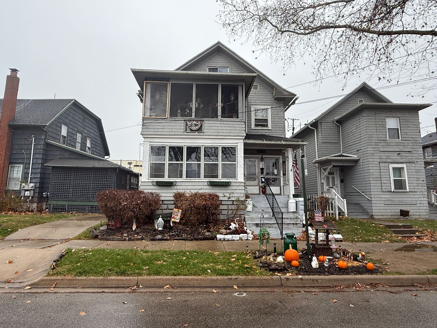 Jackson Apartment: 340 & 342 W Wesley St