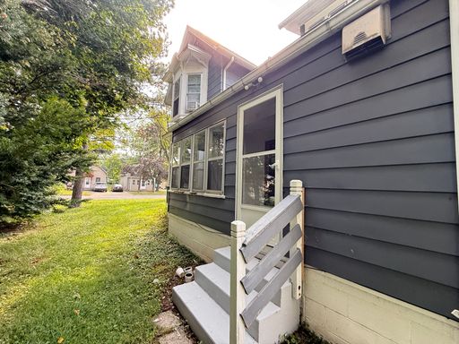 Listing photo thumbnail
