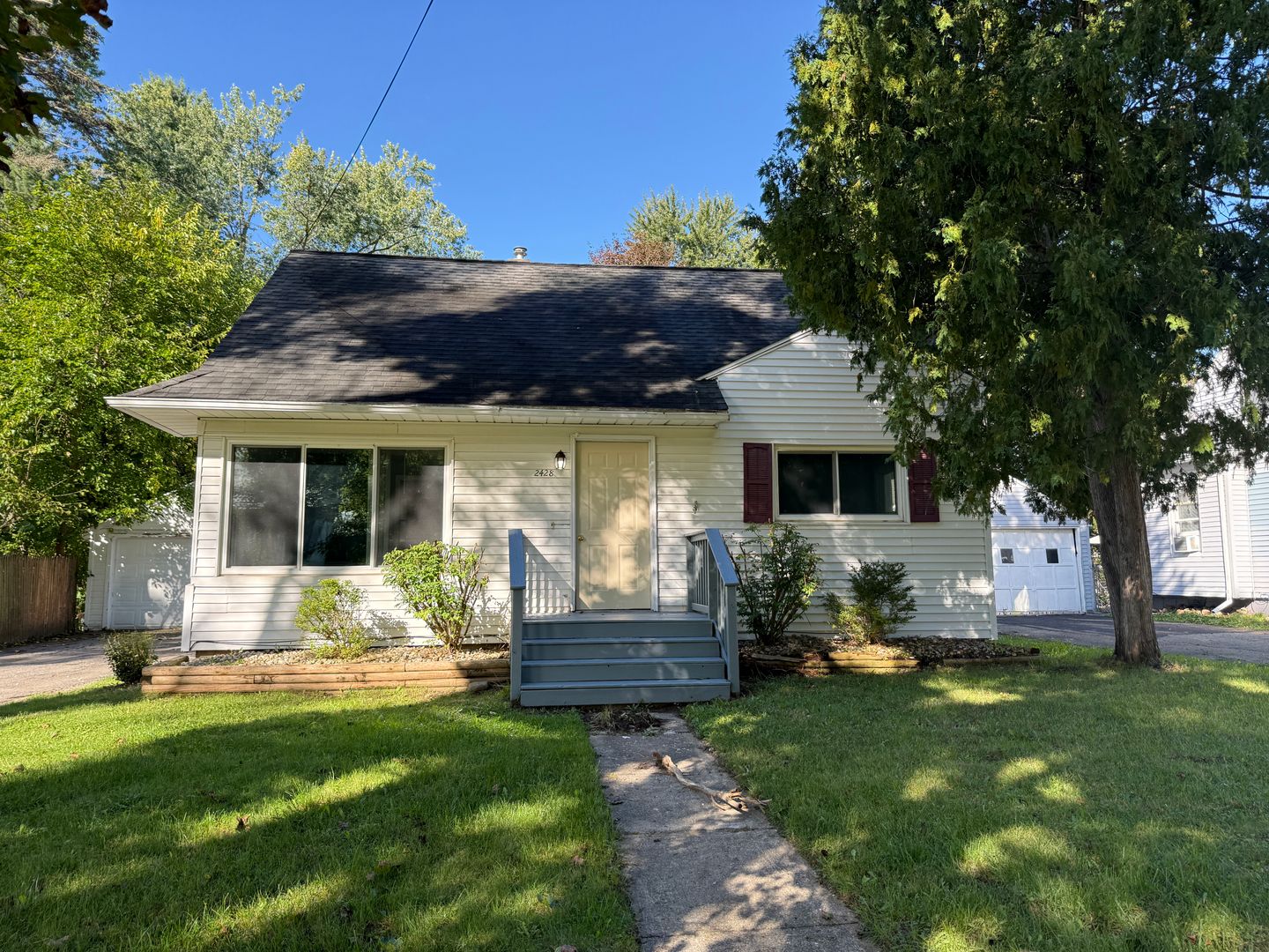 Jackson House: 2428 Midday St