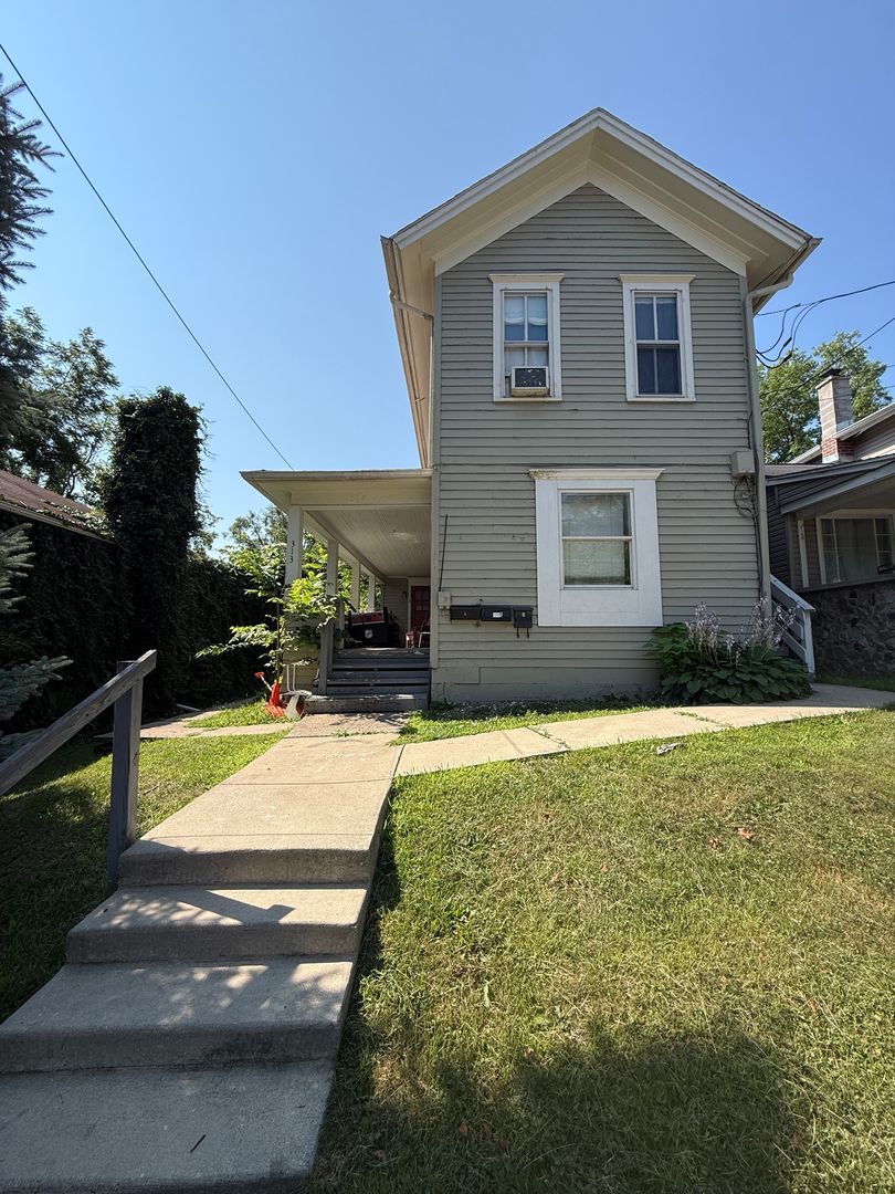 Jackson Apartment: 313 W Ganson St