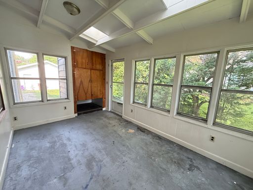 Listing photo thumbnail