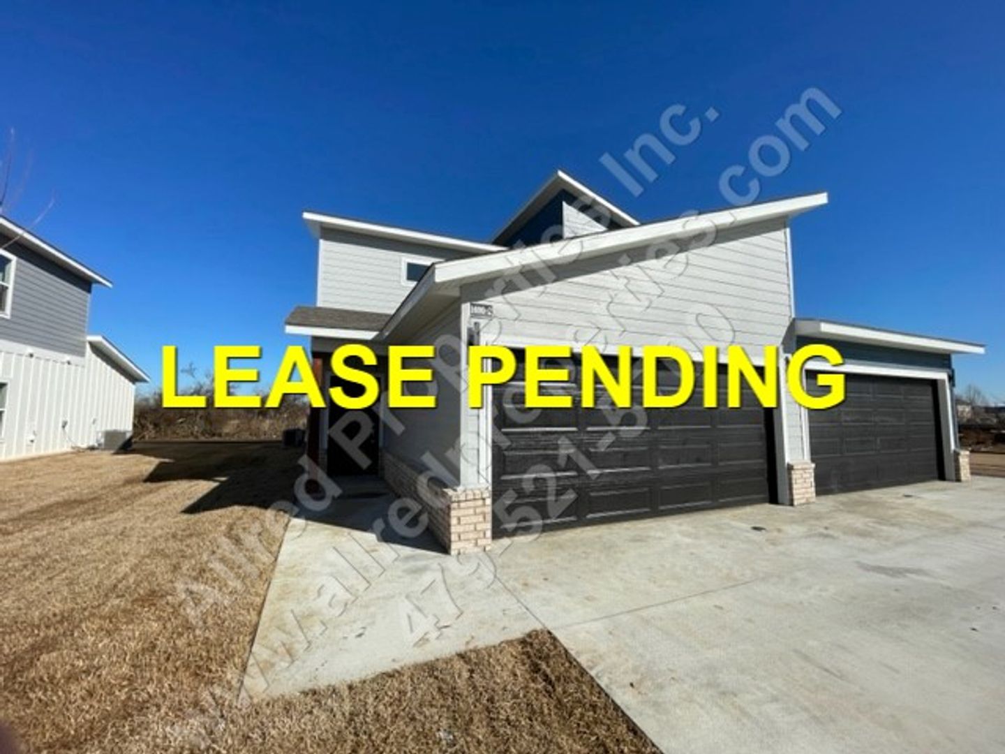 Bentonville Multiplex: 1609 SW Casuarina Dr