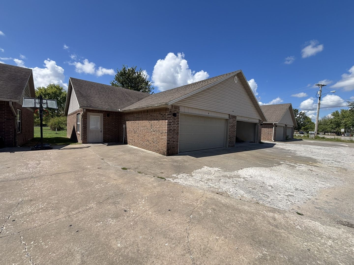 Fayetteville Apartment: 2697 N. Center St.