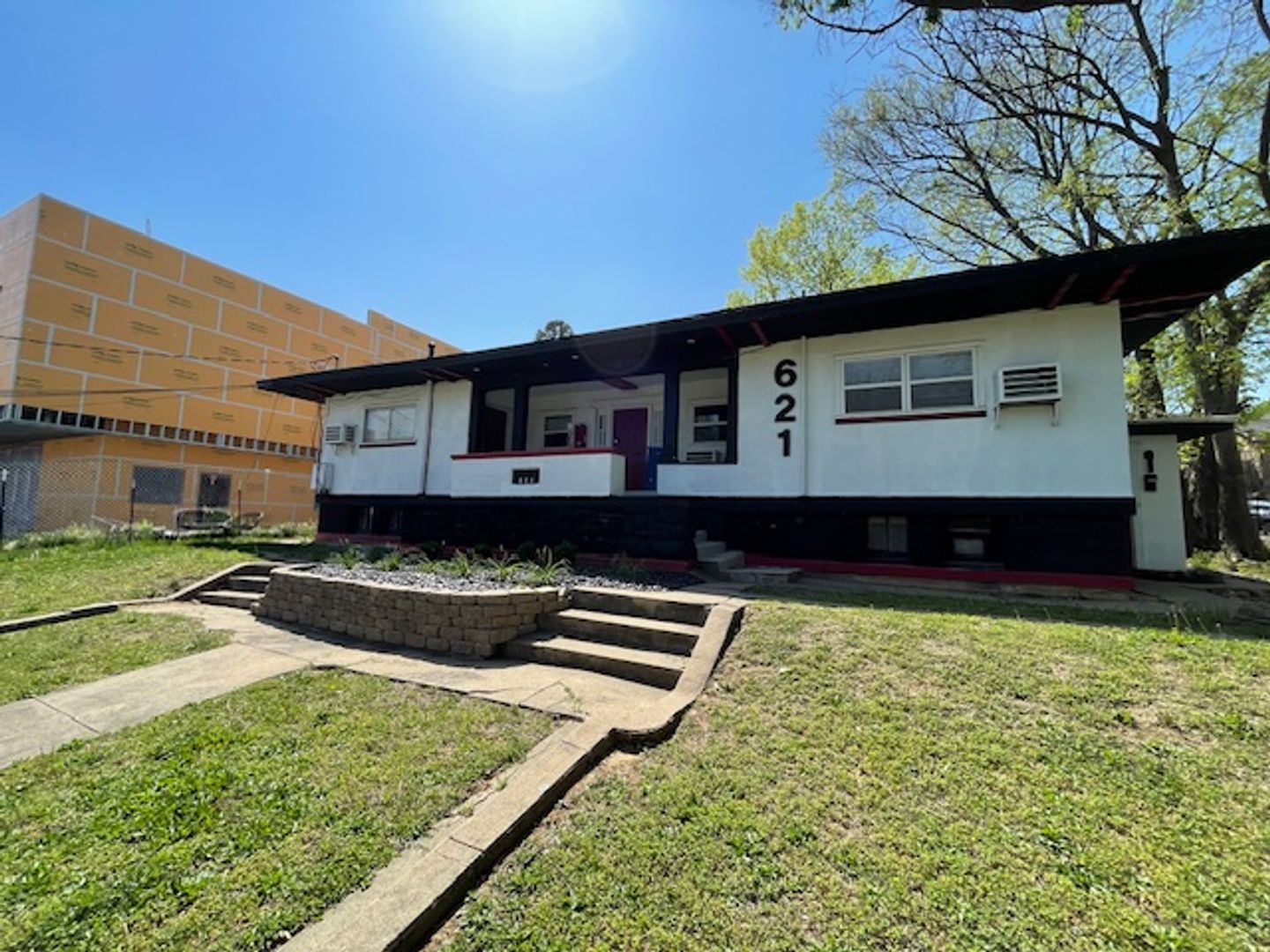 Fayetteville Apartment: 621 Leverett
