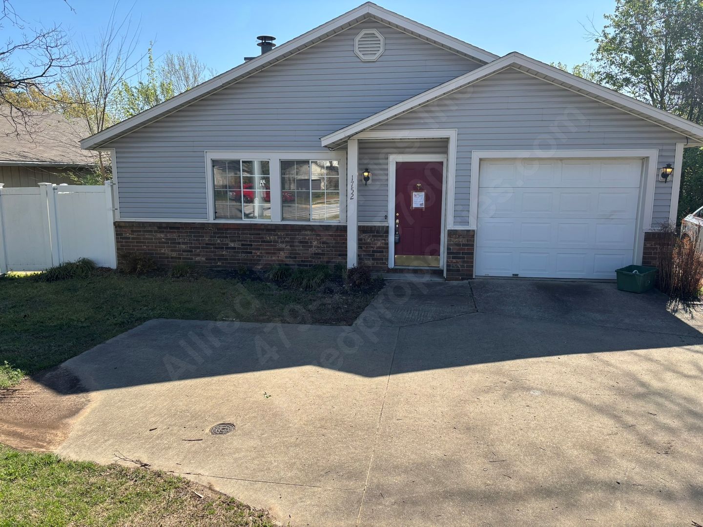 Fayetteville House: 1752 N. Garland Ave