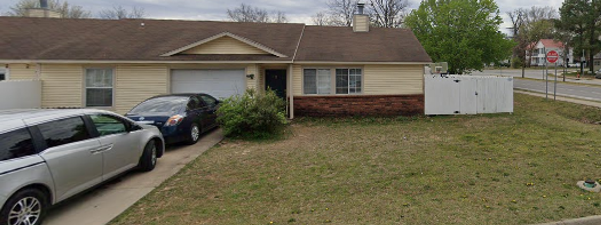 Fayetteville House: 1777 N. Noelle Ave