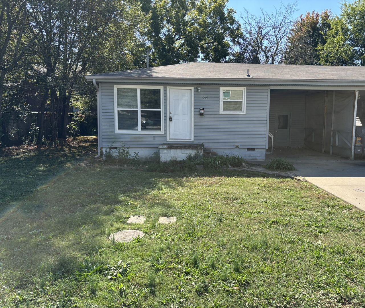 Fayetteville House: 995 W. Hickory St.