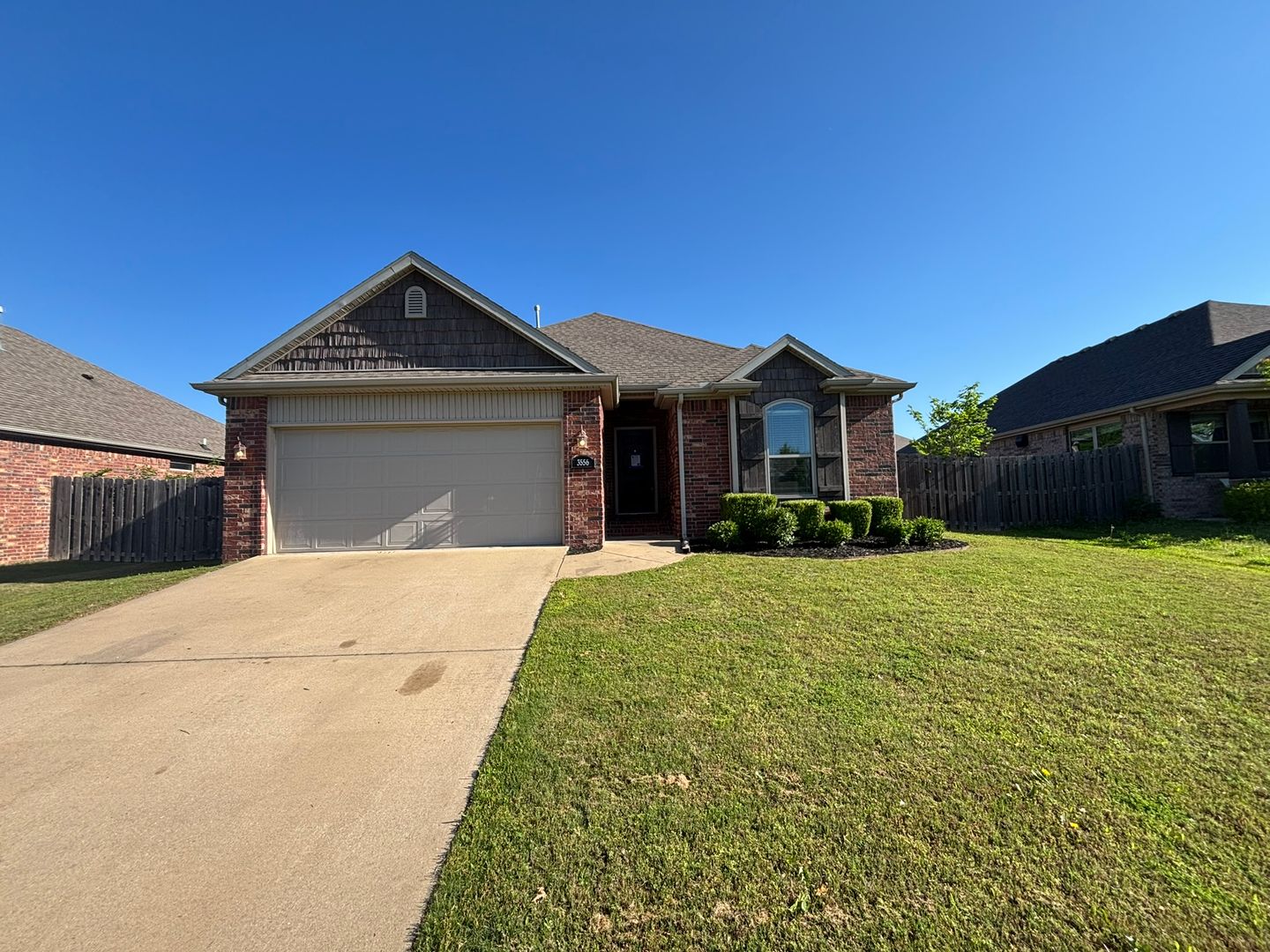 Fayetteville House: 3556 W Country Meadows St