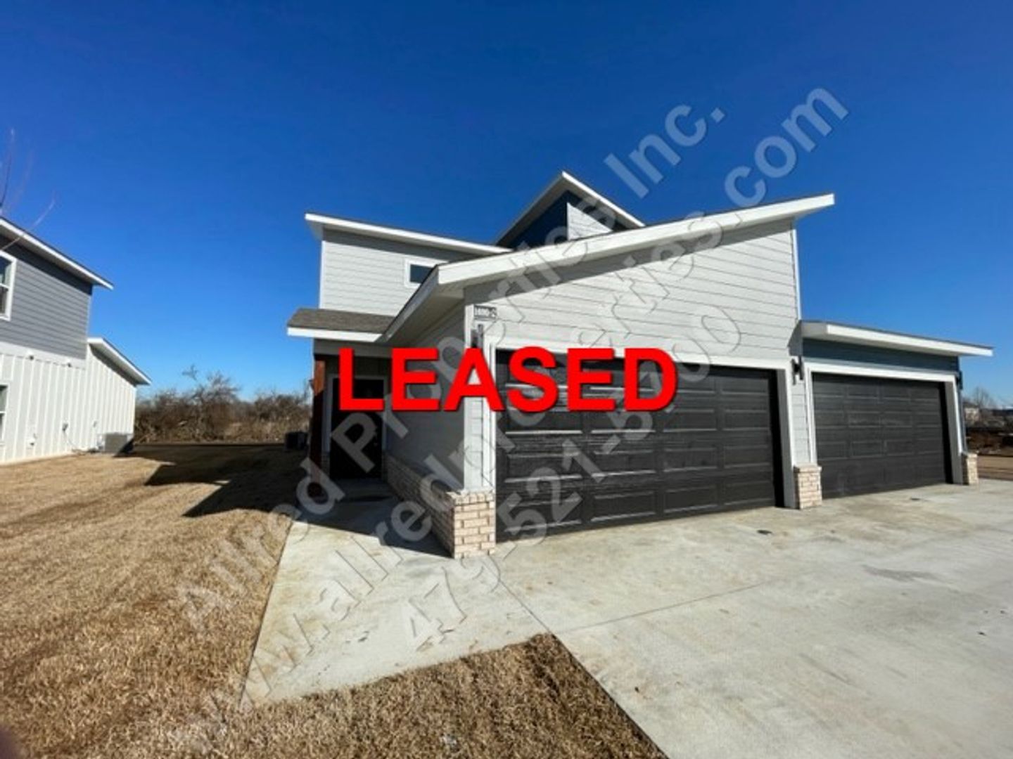 Bentonville Multiplex: 1609 SW Casuarina Dr