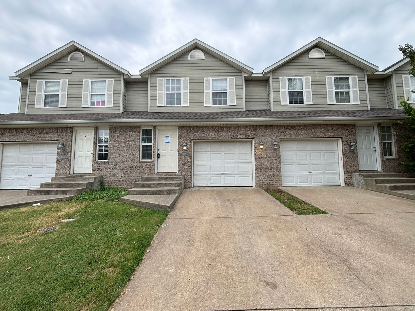 Farmington House: 12284 Rambling Rose Way