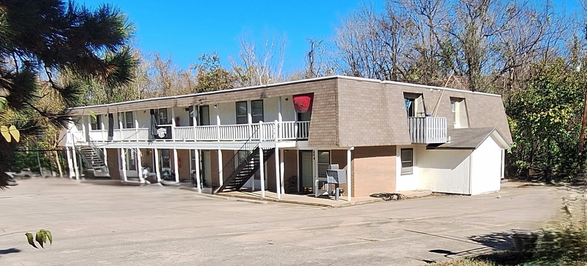 Fayetteville Apartment: 614 W. Cleveland St 1-16