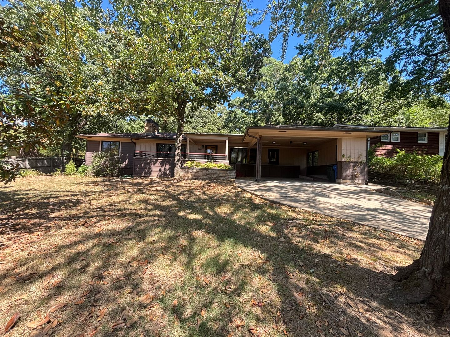 Fayetteville House: 1054 N. Eva Ave