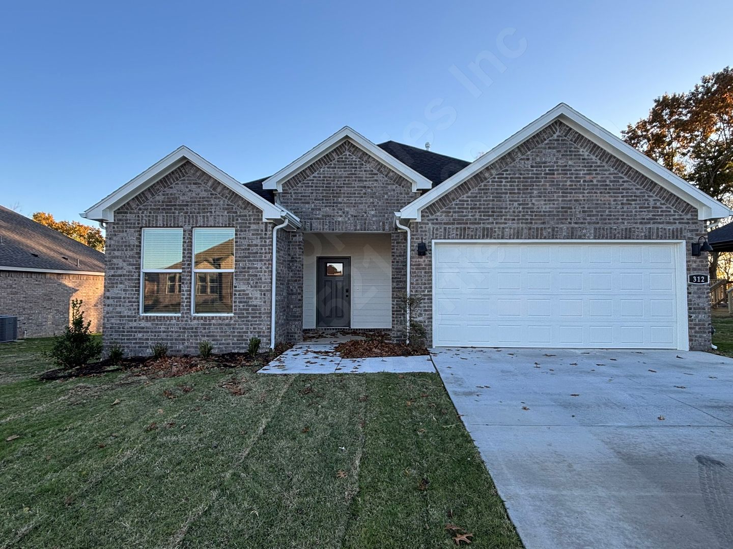 Farmington House: 312 N. Yona Ln