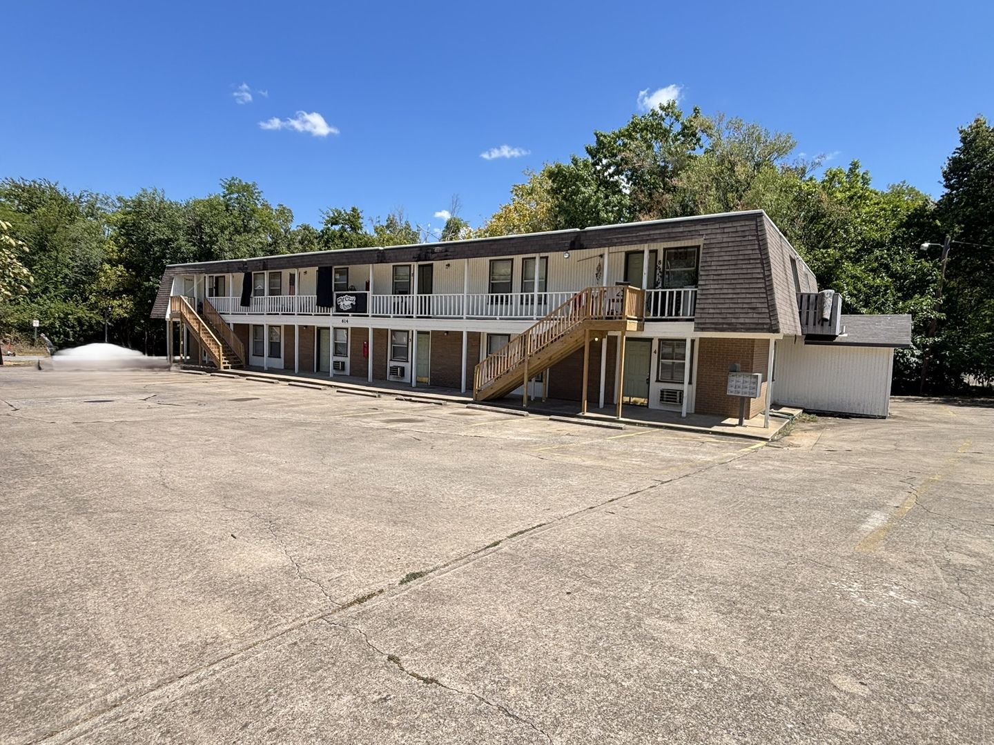 Fayetteville Apartment: 614 W. Cleveland St 1-16