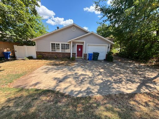 Ready For You! Updated 2-Bedroom Duplex with Fenced Yard & Lawn Maintenance! NO PETS – photo 1