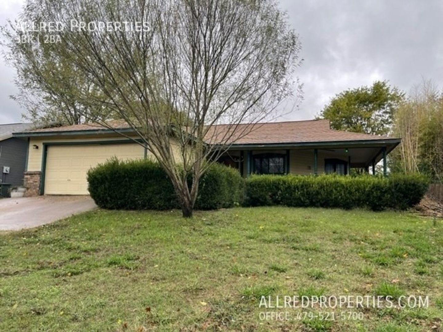 Fayetteville House: 3468 W.  Yale St