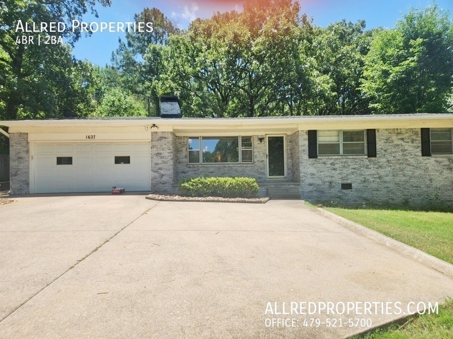 Fayetteville House: 1627 W Wedington Dr