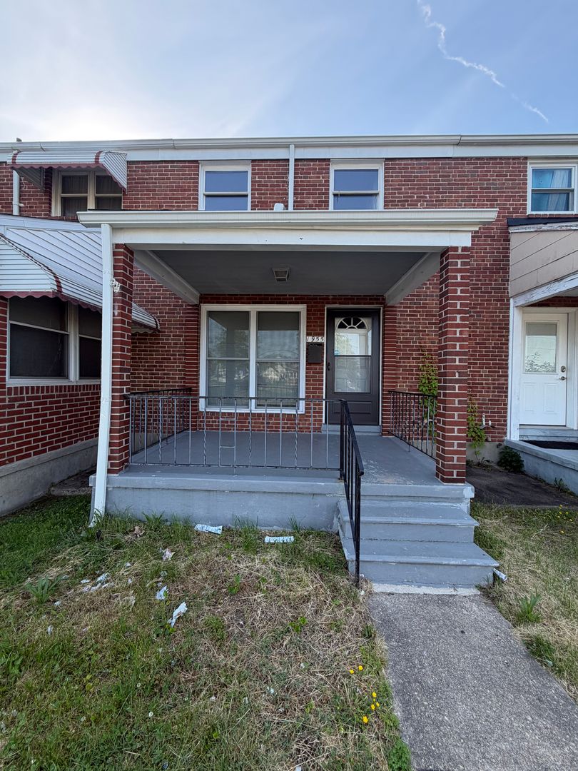 Dundalk House: 1955 Merritt Blvd