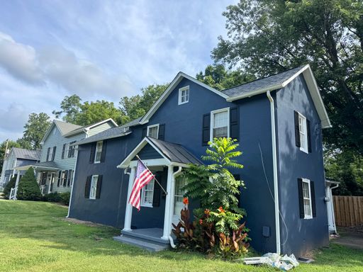 Fantastic Upstairs Apartment******* All Utilities Included