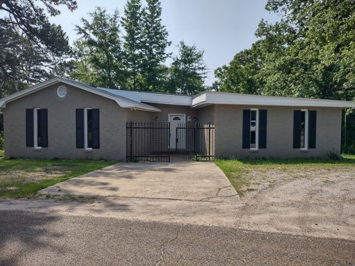 9209 Morgan Road Meridian, MS 39307 -***JUST REDUCED**PLUS MOVE IN SPECIAL!!! 1/2 OFF 1ST MONTH'S RENT!!!