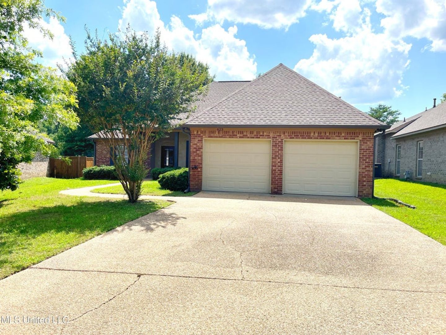 Brandon House: 623 Chambord Dr