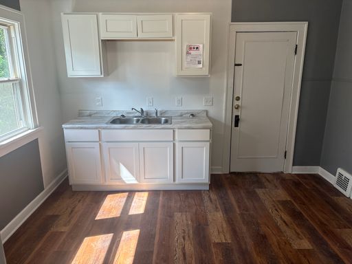 11909 Parkhill Avenue - Up Unit Cleveland, OH 44120 – photo 1