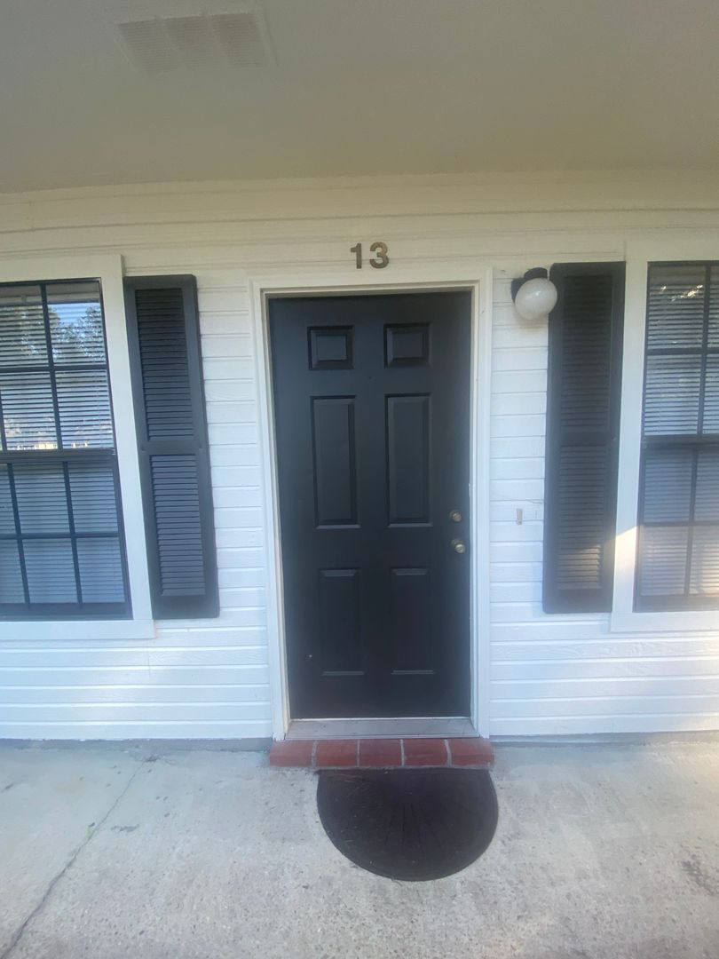 Tupelo Apartment: 1903 Holmes Street