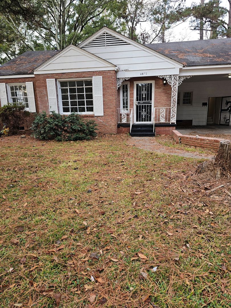 Jackson House: 4627 Estelle Dr