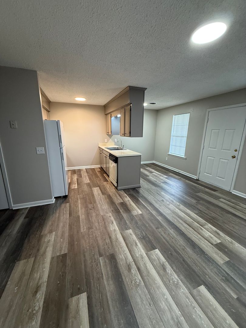 Tupelo Apartment: 1903 Holmes Street