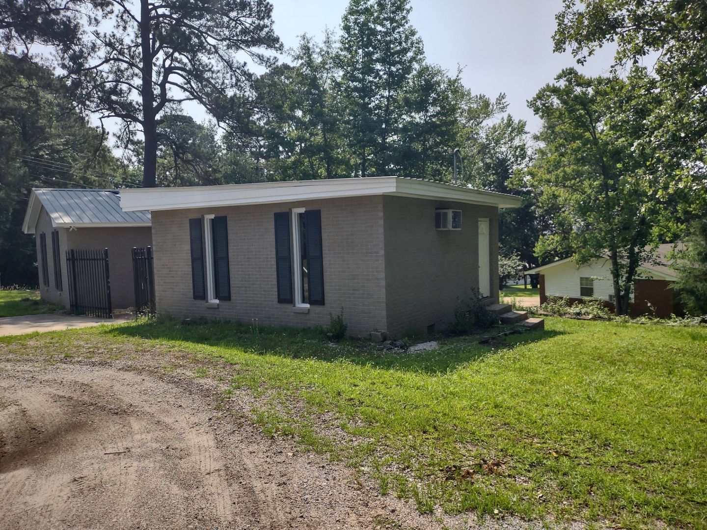Morgan Road 9209 2 of 12