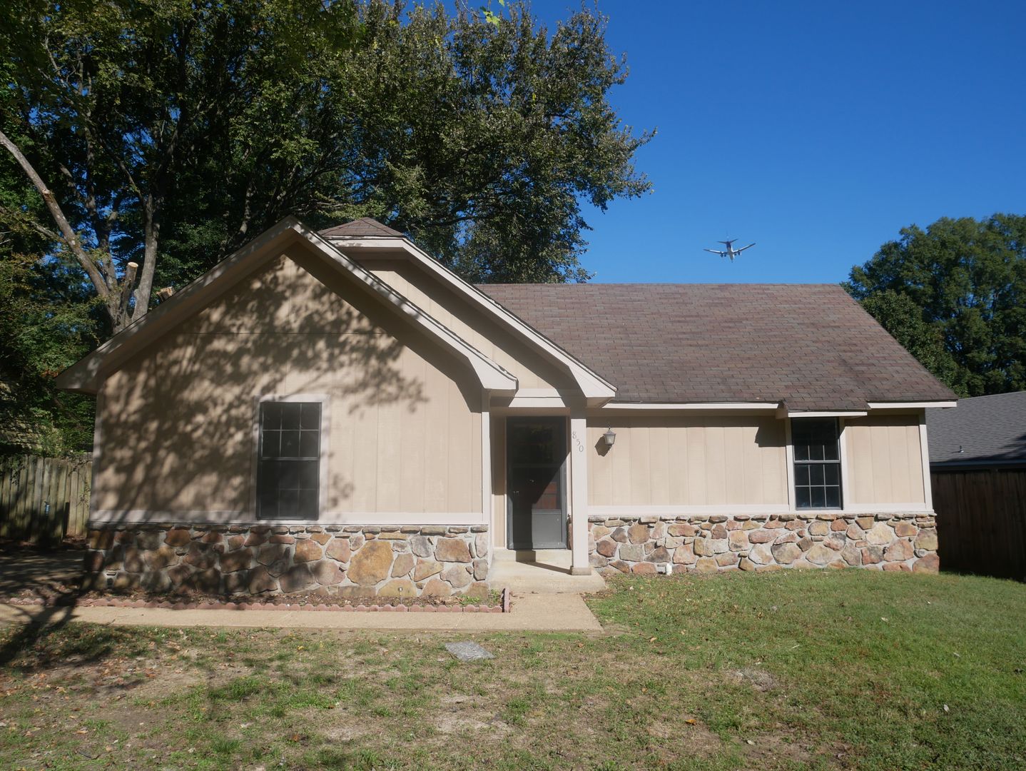 Southaven House: 850 Pinestone Pl