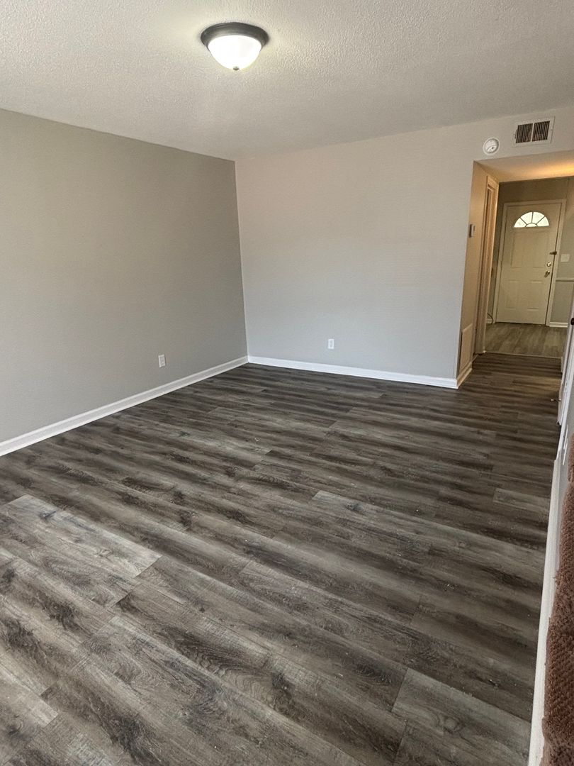 Starkville Apartment: 1212 Louisville Street