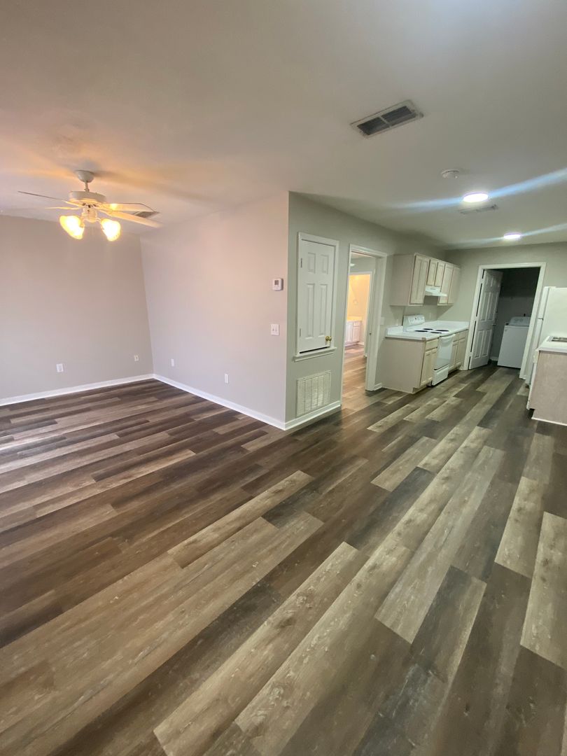 Starkville Apartment: 1257 Louisville Street