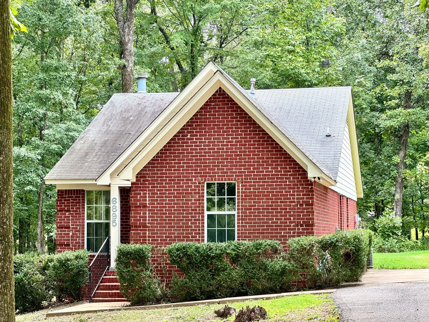Olive Branch House: 6895 Hamilton Circle S