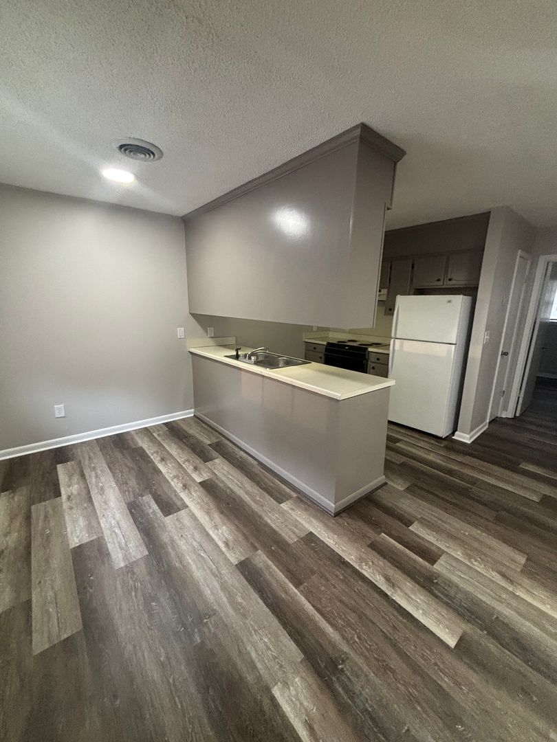 Tupelo Apartment: 1903 Holmes Street