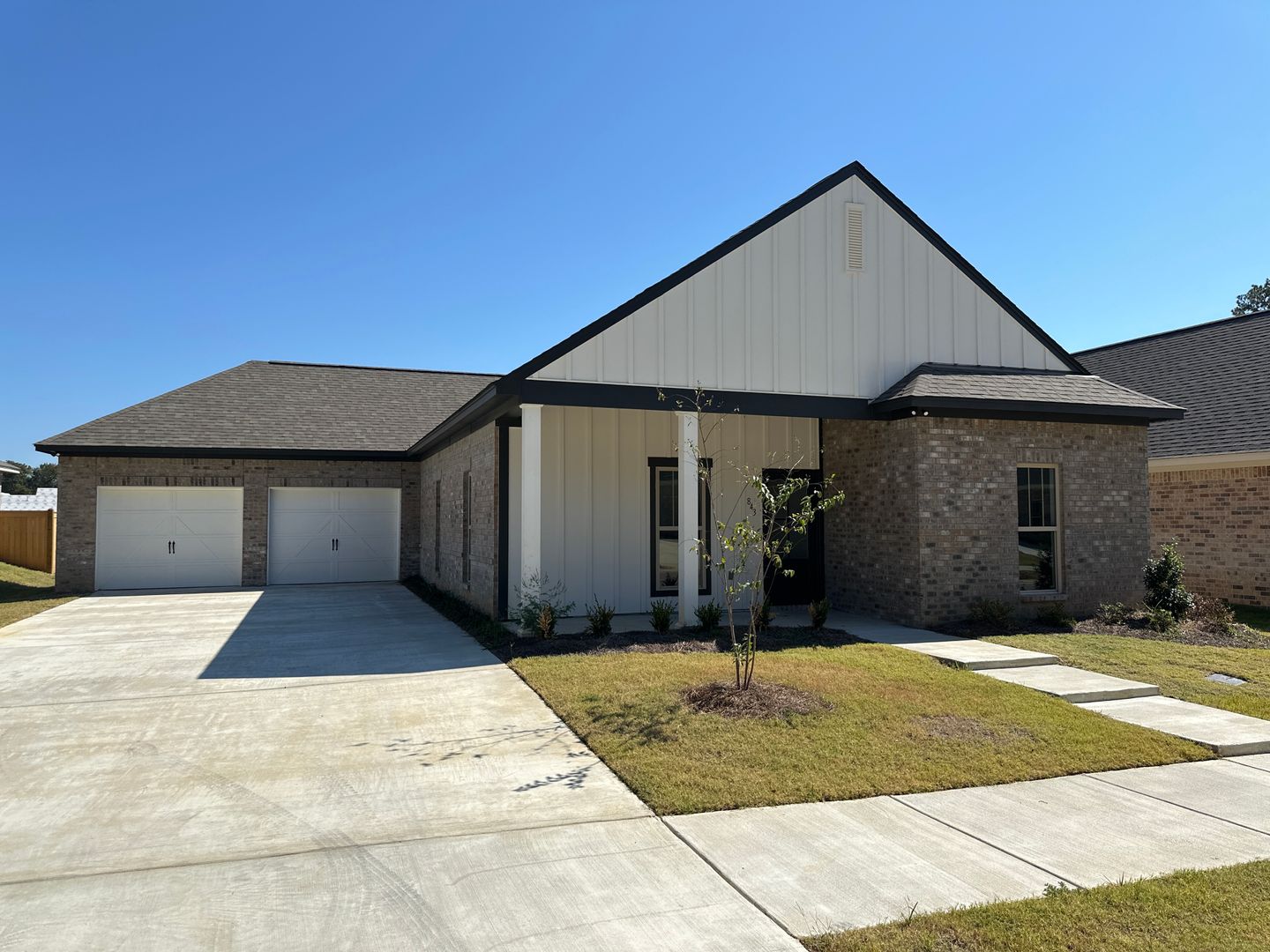 Brandon House: 843 Long Leaf Circle